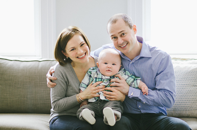 chicago family photographer in home session
